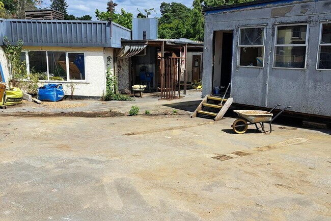 More details for 24-26 High St, Ascot - Office, Light Industrial to Rent