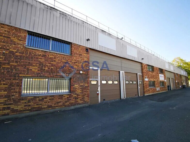 Light Industrial in Lisses to rent - Building Photo - Image 1 of 8