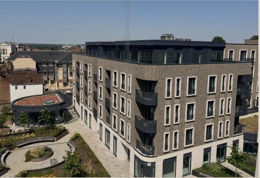 Victoria St, St Albans to rent - Building Photo - Image 1 of 1