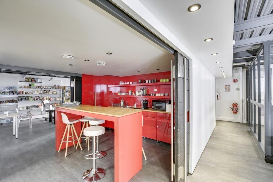 16 Rue Henri Barbusse, Clichy to rent - Building Photo - Image 2 of 14