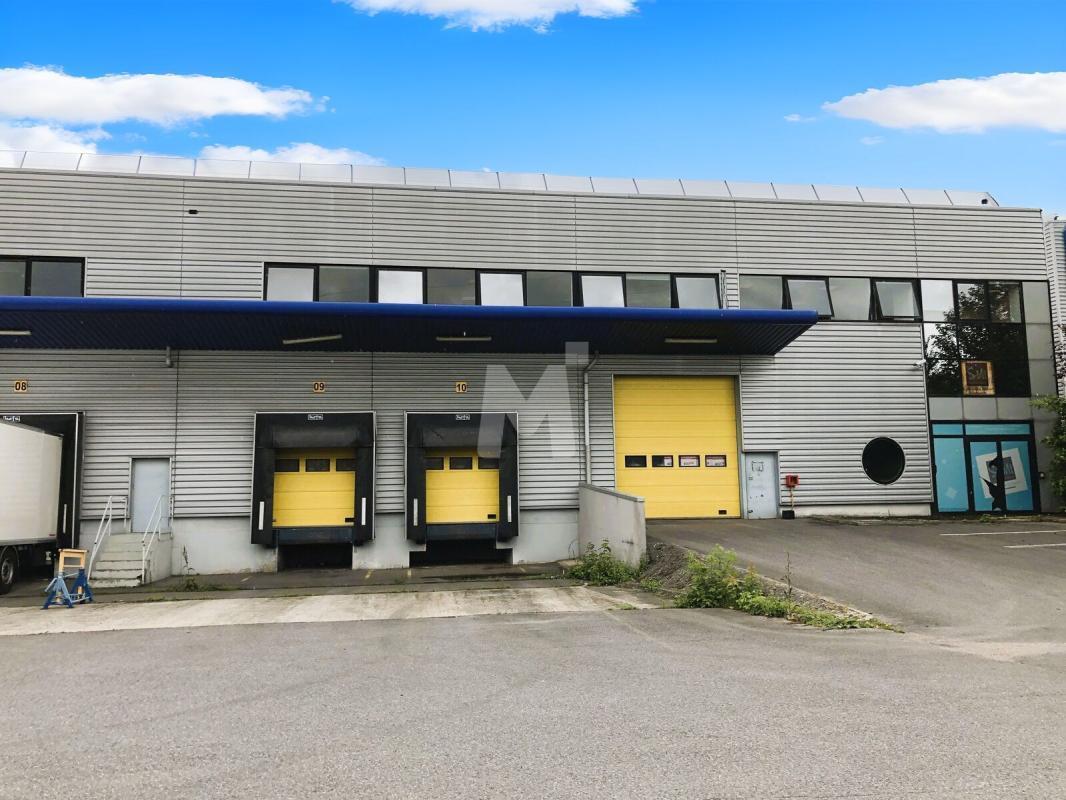 Light Industrial in Combs-la-Ville to rent Building Photo- Image 1 of 8