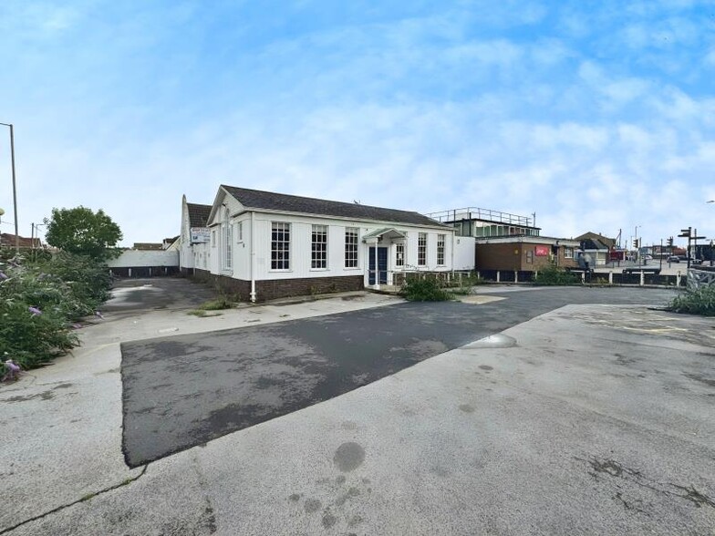 1 High St, Canvey Island for sale - Building Photo - Image 1 of 2