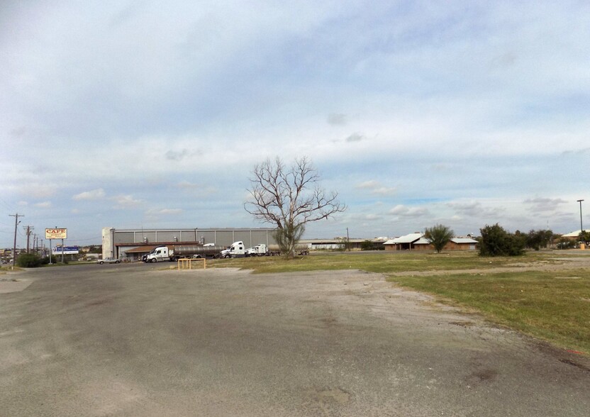 2995 Main, Eagle Pass, TX for sale - Building Photo - Image 3 of 4