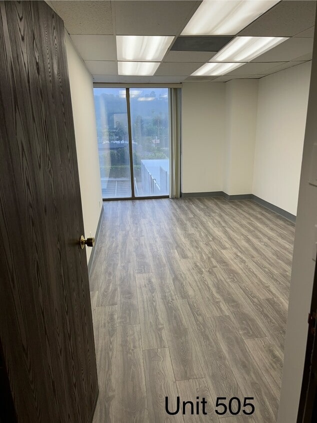 15720 Ventura Blvd, Encino, CA to rent Interior Photo- Image 1 of 2