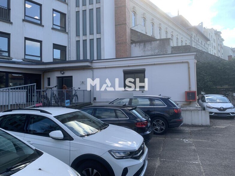 Office in Lyon for sale - Building Photo - Image 2 of 12