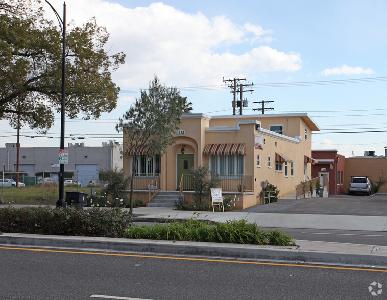 1122 W Burbank Blvd, Burbank, CA for rent - Primary Photo - Image 1 of 8