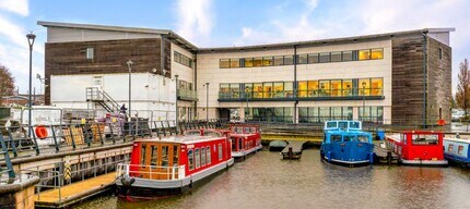 12 Strathkelvin Pl, Kirkintilloch to rent Building Photo- Image 1 of 5