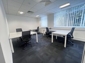 87-93 Bell St, Reigate to rent Interior Photo- Image 2 of 10