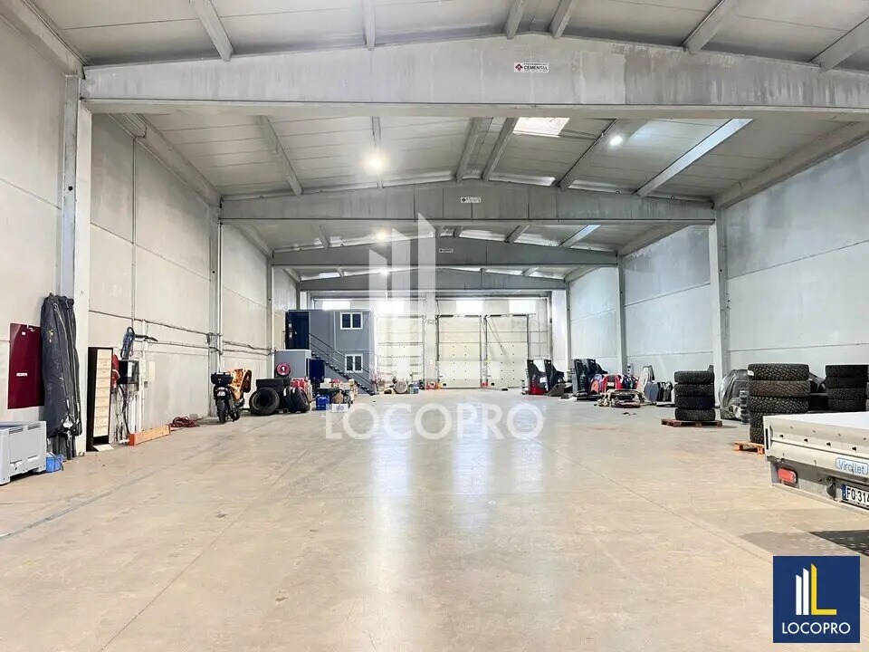 Location Local d'activités 870 m² - Photo 1
