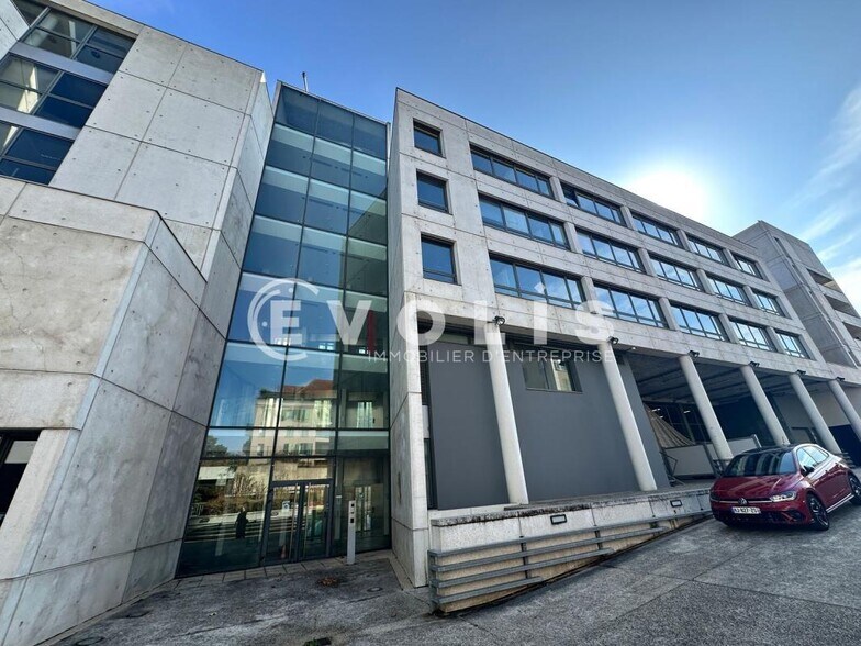 45-47 Avenue Paul Doumer, Rueil-Malmaison to rent - Building Photo - Image 2 of 49