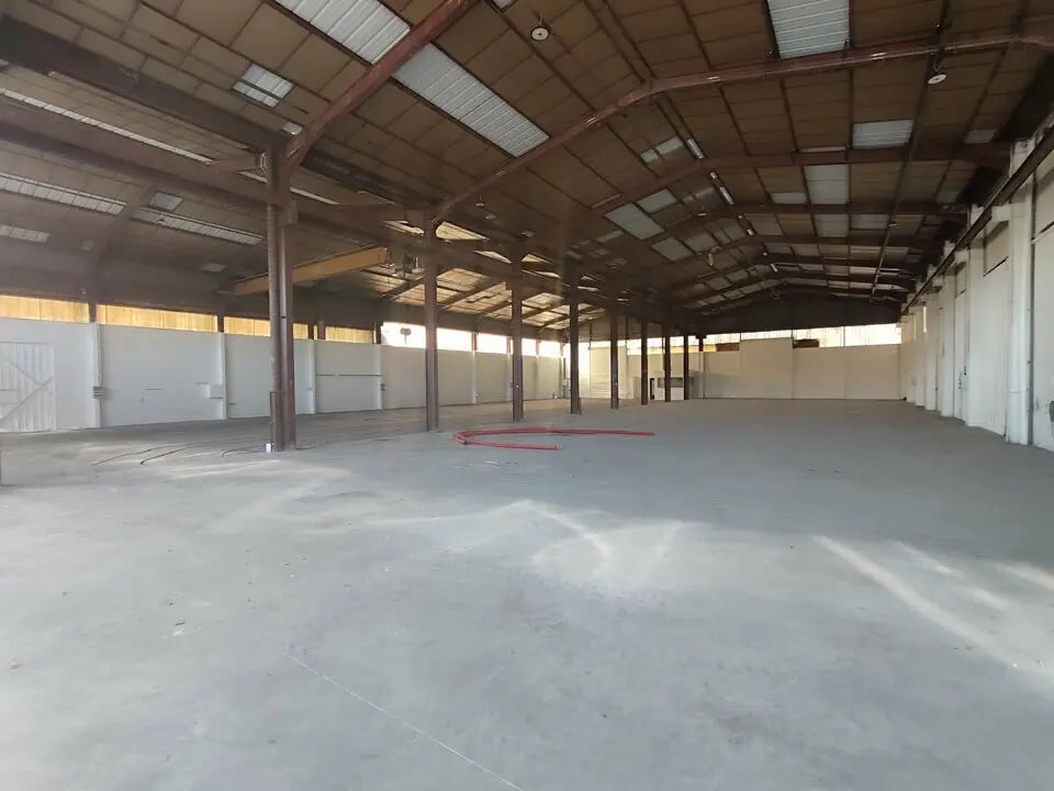 Vente Entrepôt 1 900 m² - Photo 1