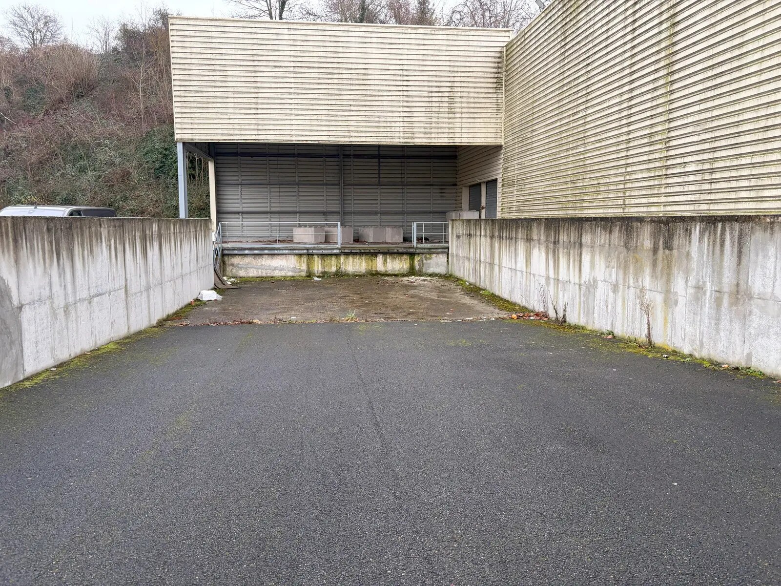 Industrial in Beaumont-sur-Oise to rent Building Photo- Image 1 of 7