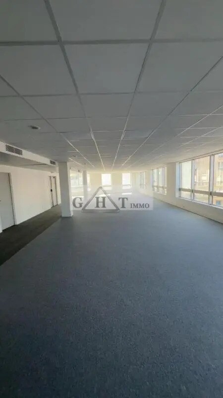 Office in Saint-Ouen-sur-Seine to rent Interior Photo- Image 1 of 6