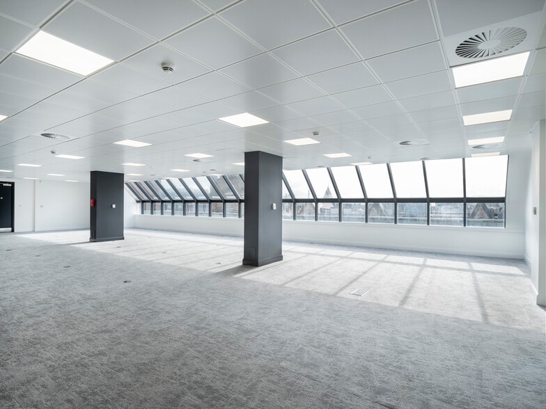 8 Nelson Mandela Pl, Glasgow to rent - Interior Photo - Image 2 of 41