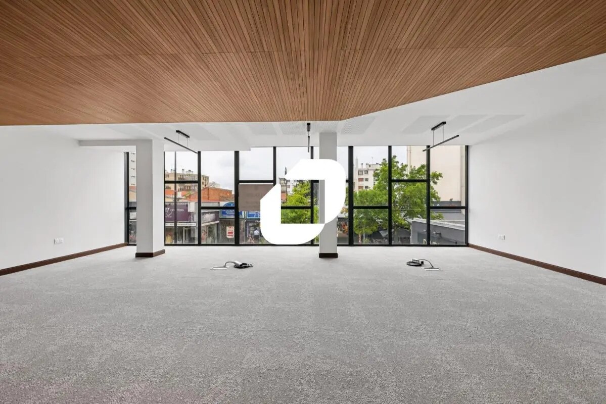 Office in Saint-Maur-des-Fossés to rent Building Photo- Image 1 of 12