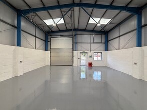 Unit N1 Lambs Farm Business Basingstoke Road Park, Reading to rent Interior Photo- Image 2 of 2