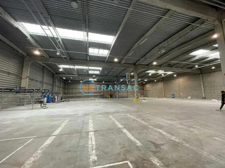 Industrial in Sucy-en-Brie to rent - Interior Photo - Image 2 of 20