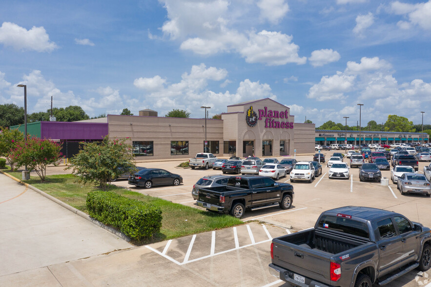 8475 N Hwy 6, Houston, TX for rent - Building Photo - Image 1 of 8