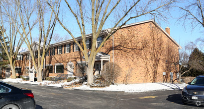 W62N248 Washington Ave, Cedarburg, WI for rent Building Photo- Image 1 of 11