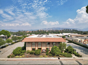 Plaza Del Rancho portfolio of 17 properties for sale on LoopNet.co.uk Building Photo- Image 1 of 40