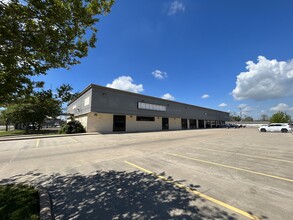 200-201 N Main St, Sweeny, TX for rent Building Photo- Image 1 of 2