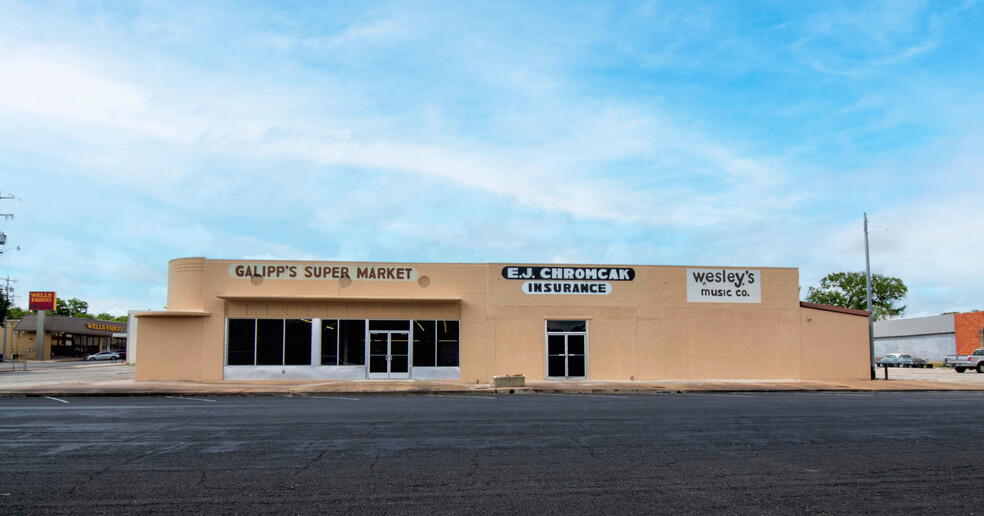 425 N Main St, Schulenburg, TX for sale - Building Photo - Image 2 of 30