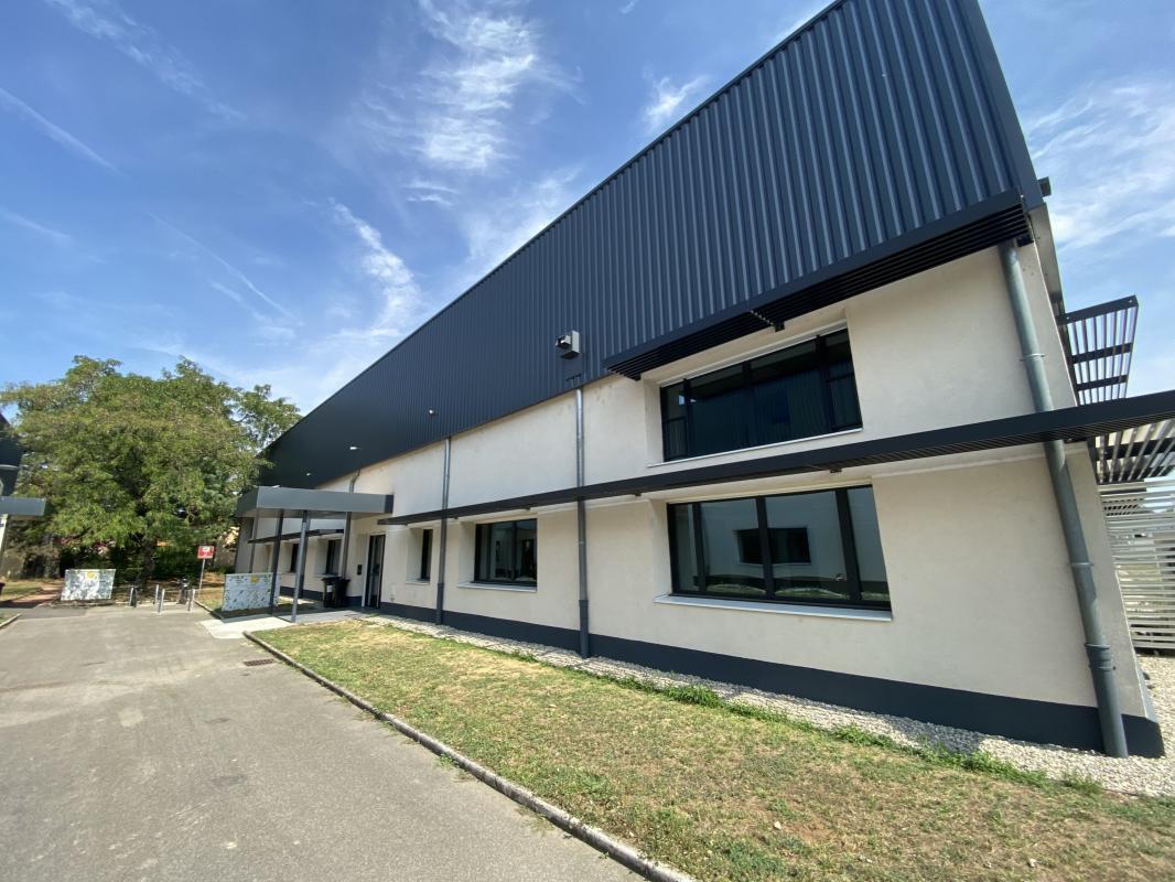 Light Industrial in Vénissieux to rent Building Photo- Image 1 of 10