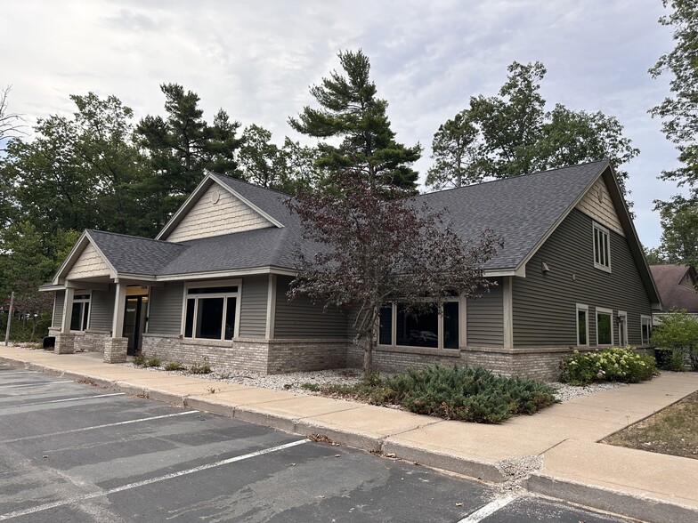 1764 Forest Ridge Dr, Traverse City, MI for rent - Building Photo - Image 1 of 34