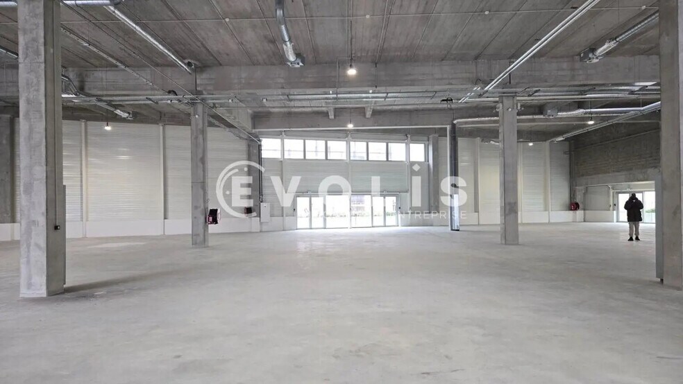 55 Rue Léon Geffroy, Vitry-sur-Seine to rent - Building Photo - Image 3 of 19