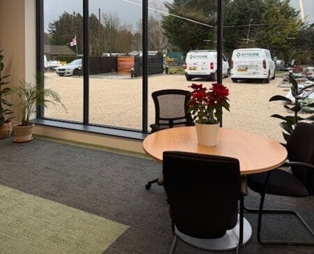 Hollom Down, Salisbury to rent - Building Photo - Image 3 of 3