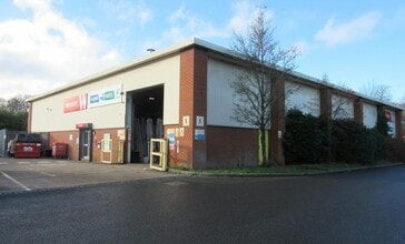 Portsmouth Rd, Send to rent Building Photo- Image 1 of 3