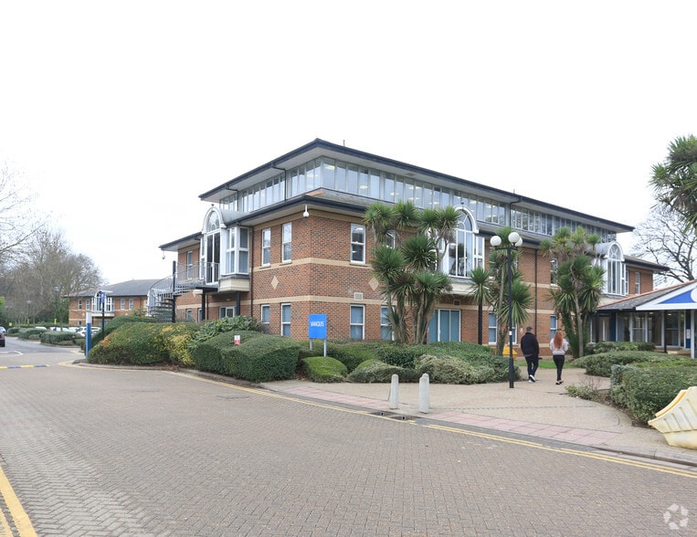 Chatham Maritime, Chatham, ME4 4YG UK