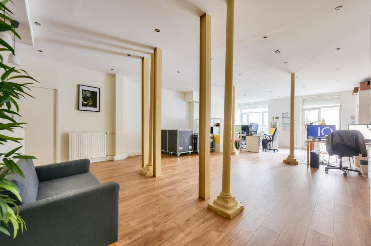 Office in Paris for sale Building Photo- Image 1 of 10