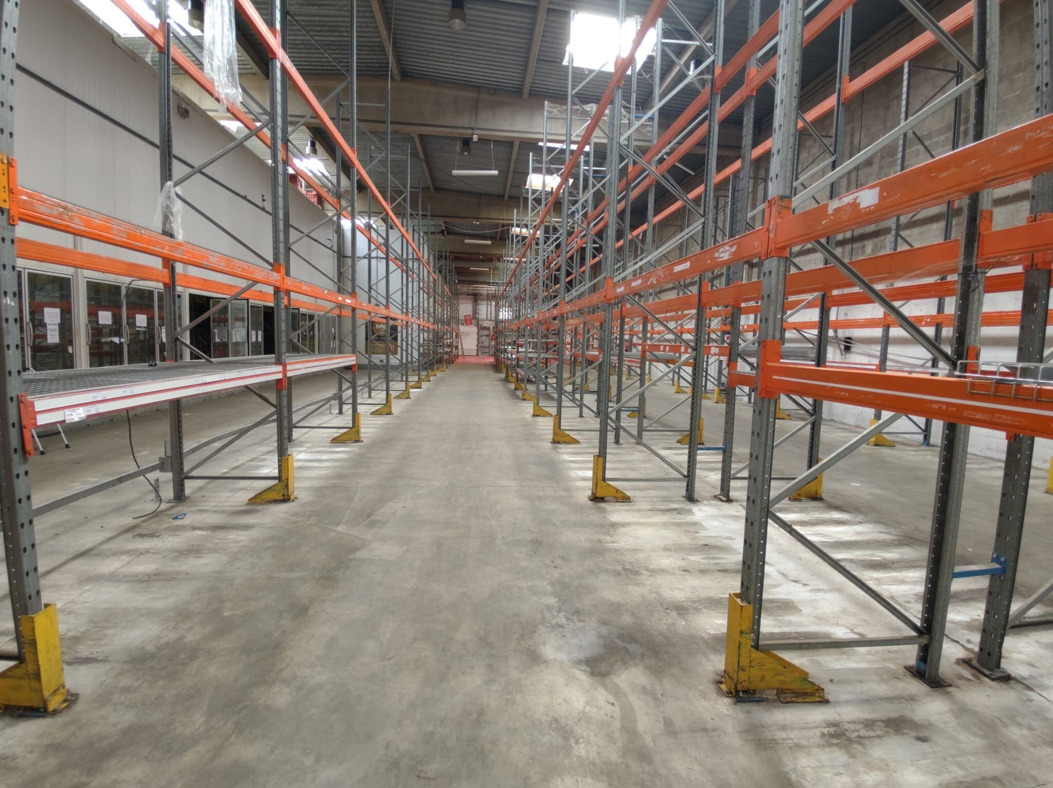 Light Industrial in L'HAY-LES-ROSES to rent Interior Photo- Image 1 of 4
