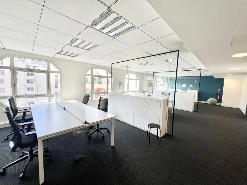 Location Bureaux 120 m² à 240 m² - Photo 1