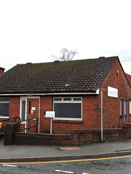 12 Beal Ln, Oldham for sale - Building Photo - Image 1 of 5