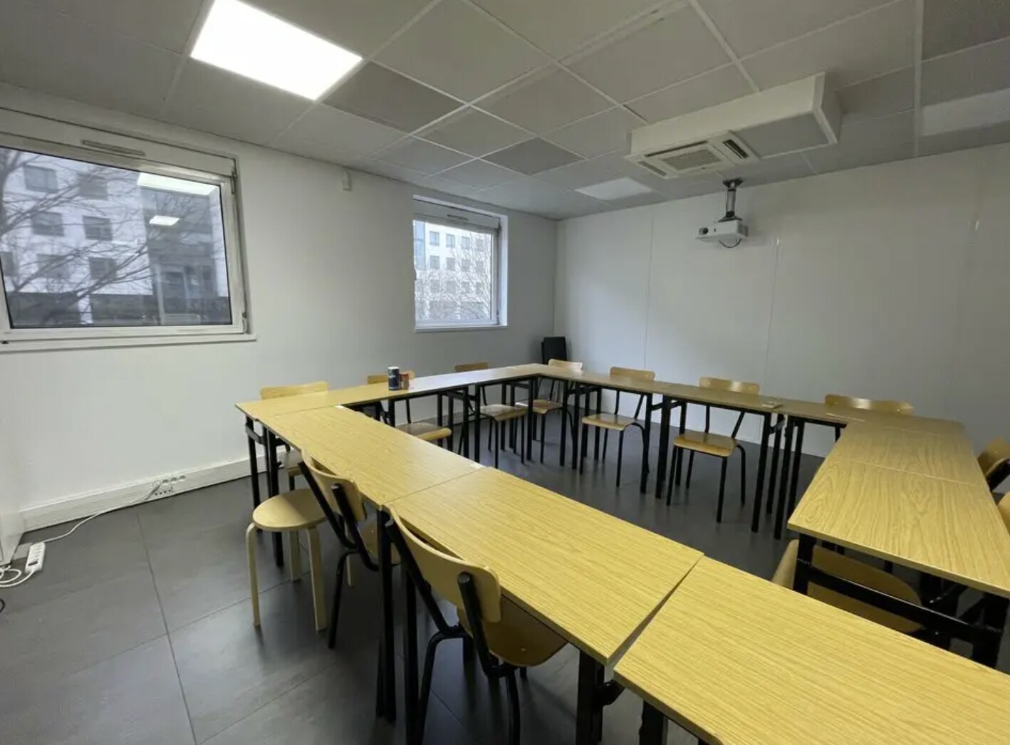 Office in Lyon to rent Interior Photo- Image 1 of 10