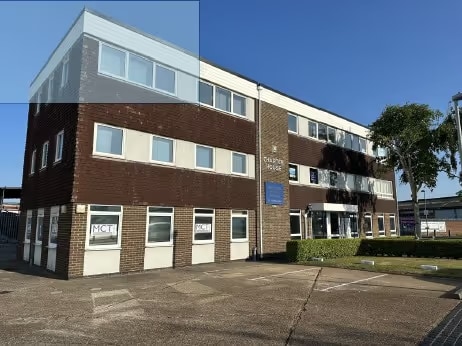 Courtlands Rd, Eastbourne to rent Building Photo- Image 1 of 9