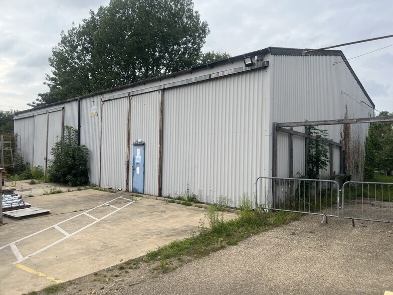 31-33 Bridge Rd, Sutton Bridge to rent - Building Photo - Image 2 of 6