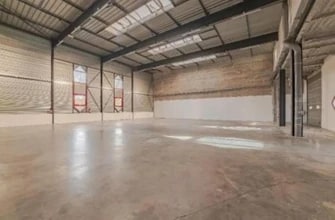 Light Industrial in Élancourt to rent Interior Photo- Image 1 of 7