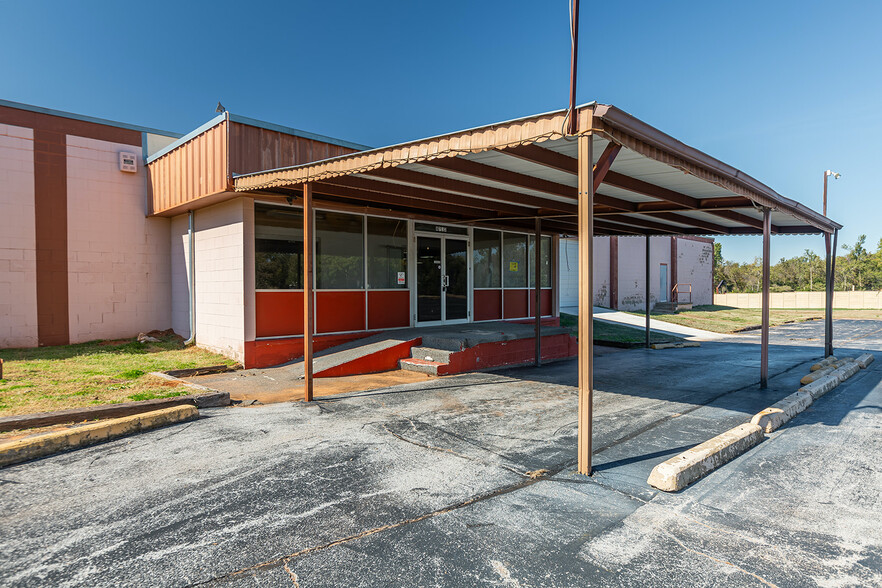 8713 E Main, Midwest City, OK for sale - Building Photo - Image 3 of 15