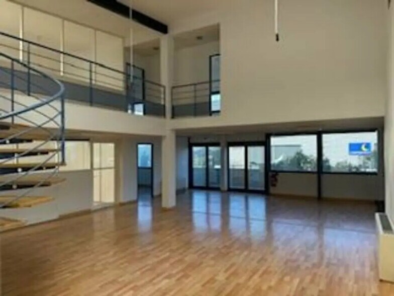 Office in Bayonne to rent - Building Photo - Image 3 of 4