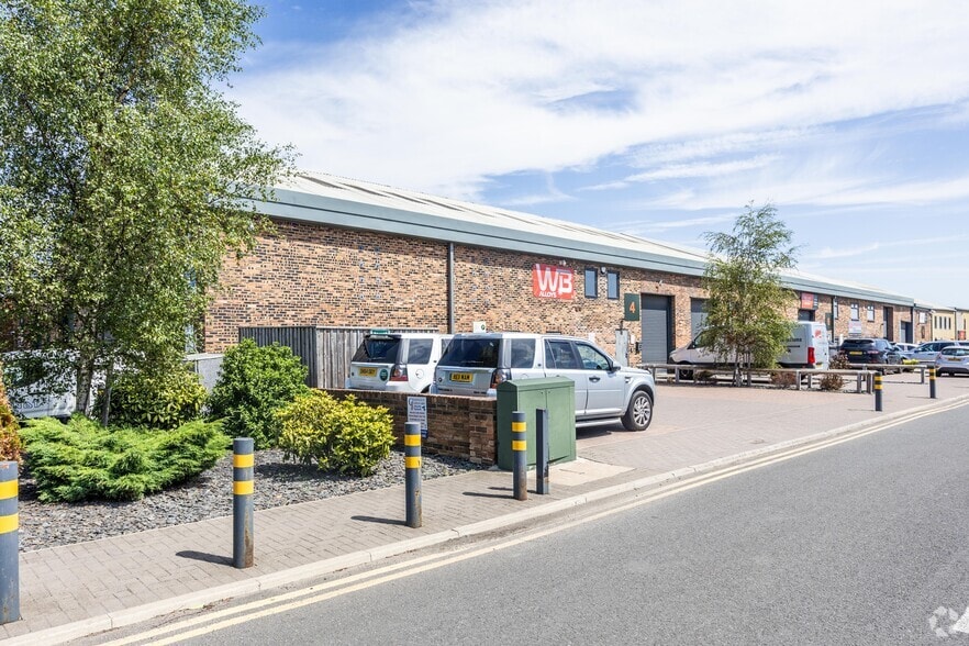Ross Rd, Stockton On Tees to rent - Building Photo - Image 2 of 2