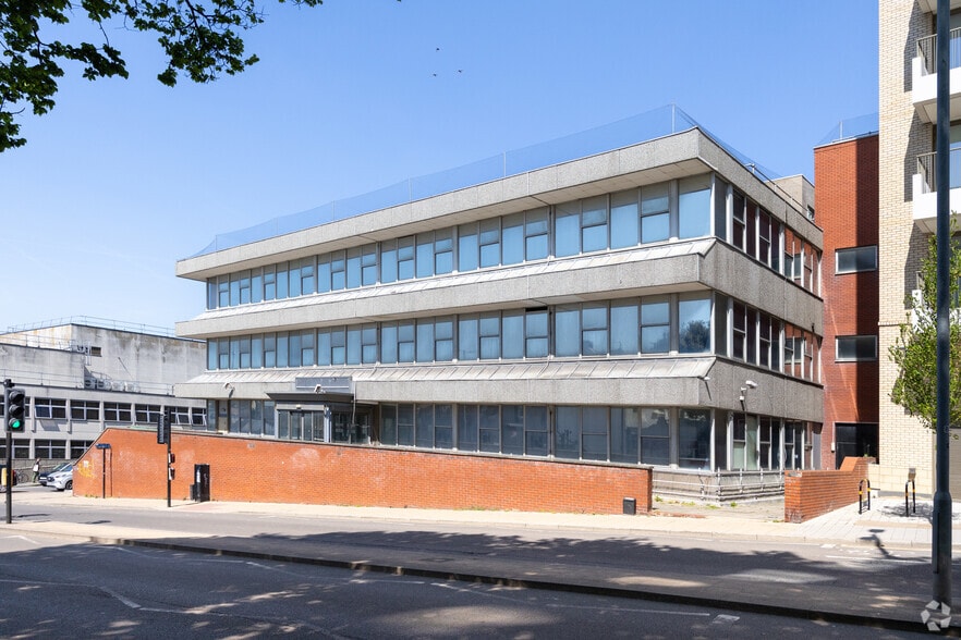 30-35 Edward St, Brighton to rent - Building Photo - Image 2 of 3