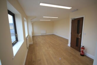 Unit 8 Castle Rd, Sittingbourne to rent Interior Photo- Image 2 of 5