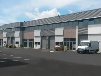 Location Entrepôt 232 m²