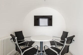 13 David Mews, London to rent Interior Photo- Image 2 of 8
