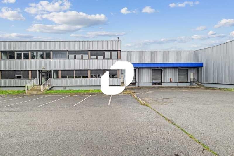 Light Industrial in Louvres to rent Building Photo- Image 1 of 20