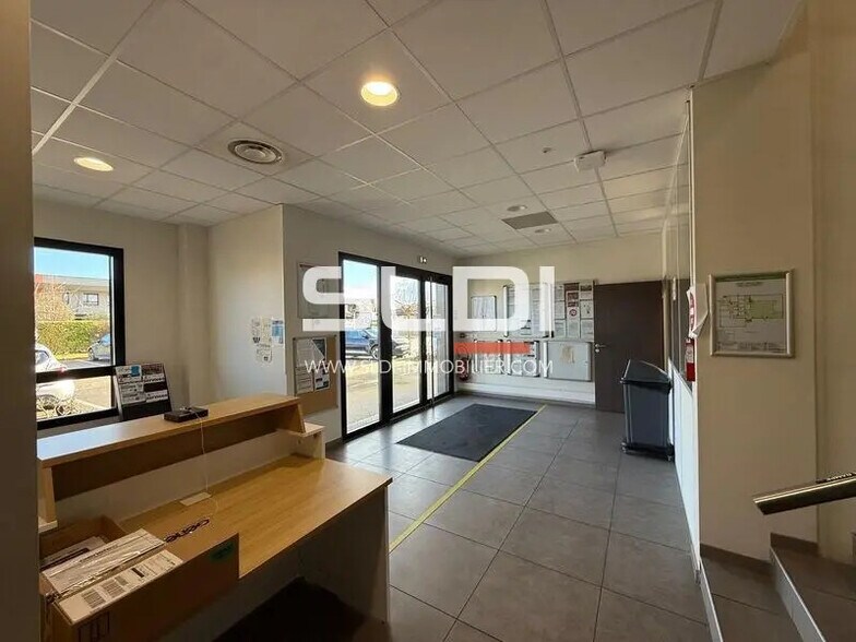 Chemin Du Lortaret, Saint-Priest to rent - Building Photo - Image 2 of 8