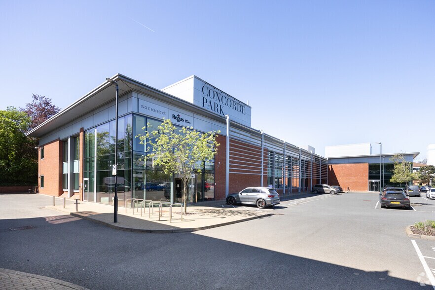 Concorde Rd, Maidenhead to rent - Primary Photo - Image 1 of 10